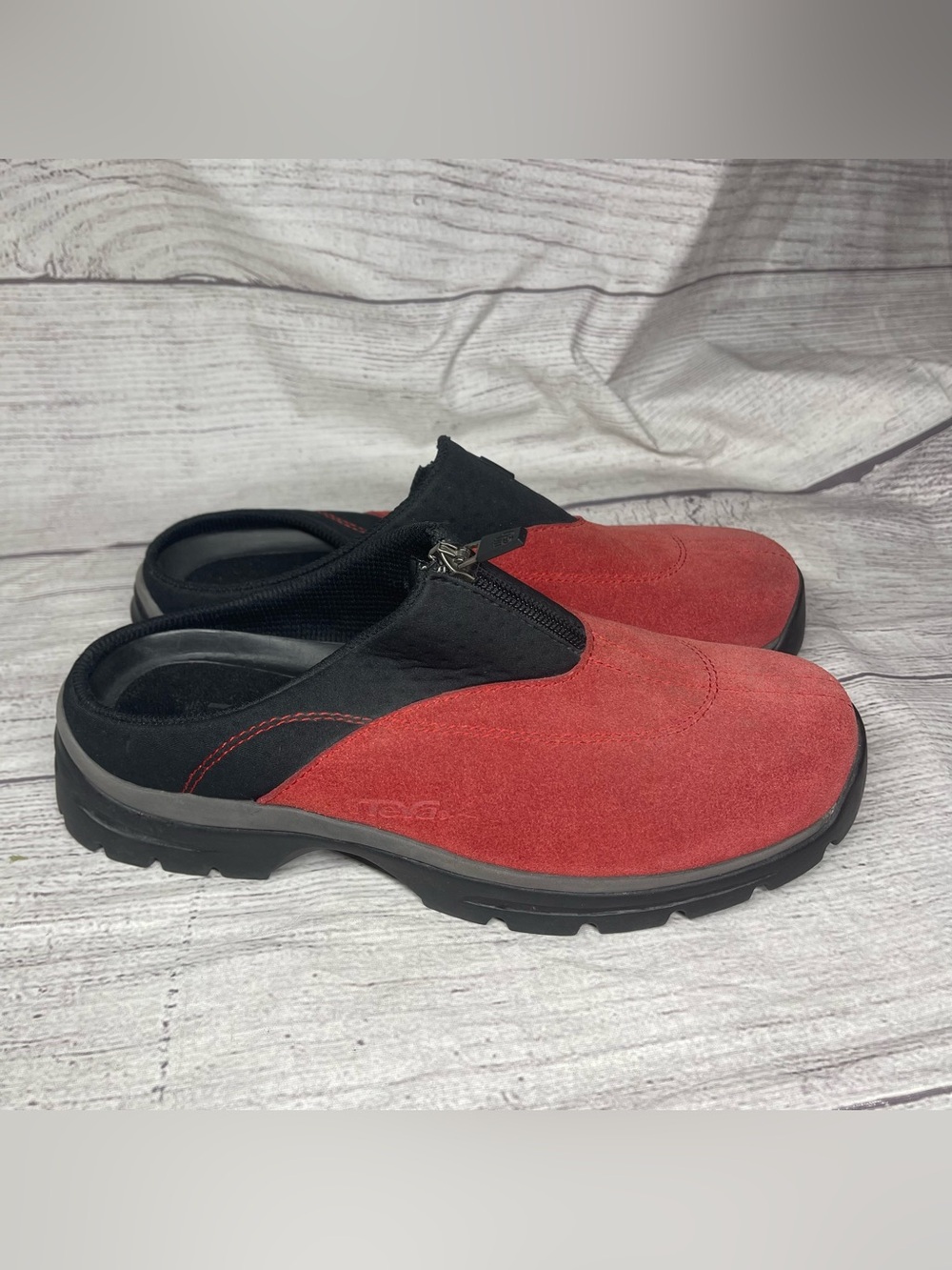 TEVA Sheeba Women’s 8 Suede Front Zip Slip On Mule Clog Red Shoes